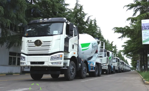 【發(fā)車(chē)新聞】看！TA們列隊(duì)成行，趕上春夏交接的“末班車(chē)”！