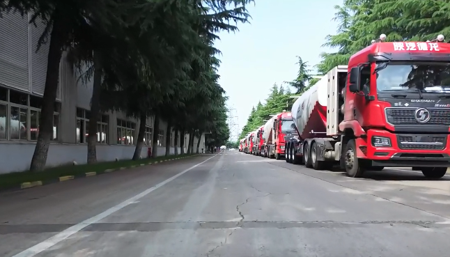 大單!100臺(tái)#粉罐半掛車 陸續(xù)發(fā)車，震撼#航拍